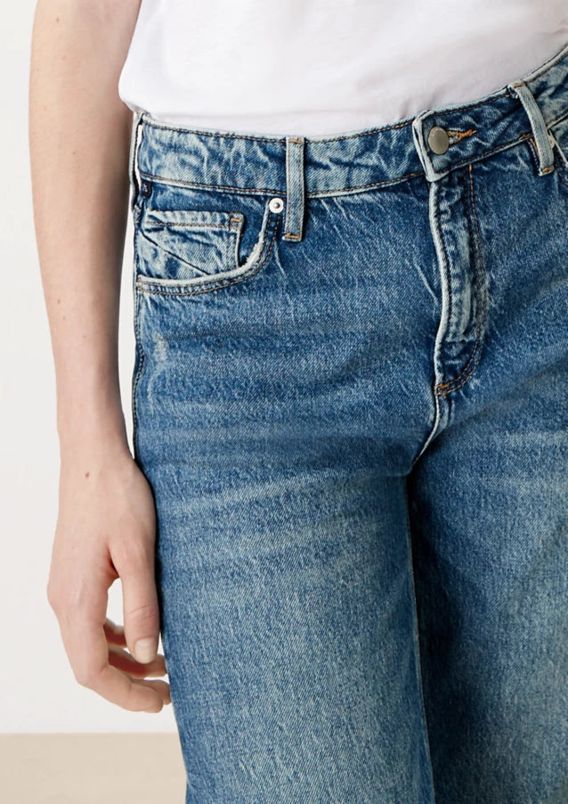 Trouser jeans with a wide leg