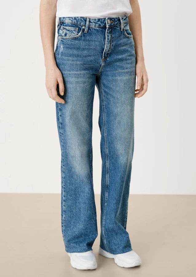 Trouser jeans with a wide leg