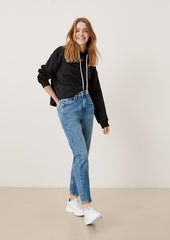 Regular: tapered leg jeans