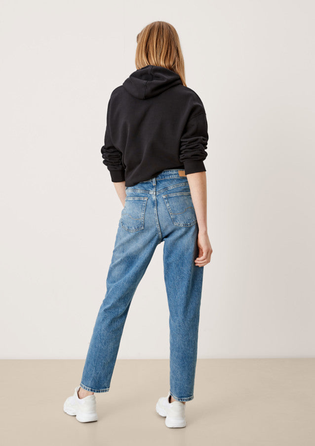 Regular: tapered leg jeans
