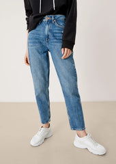 Regular: tapered leg jeans